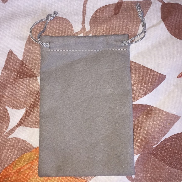 ๐ Sheila Fajl Tie Jewelry Bag ๐ - Picture 2 of 2